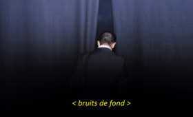 < bruits de fond >